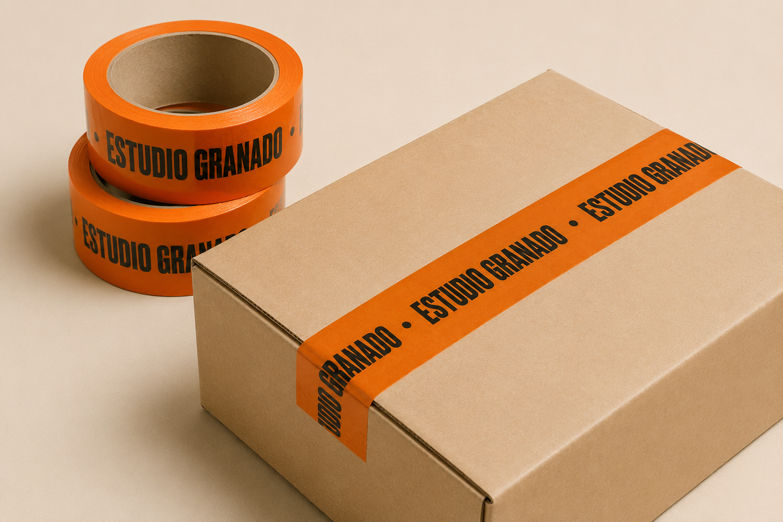 Precinto personalizado con logo de cliente repetido a lo largo del rollo