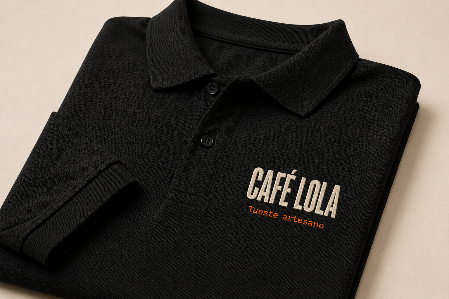Polos de hostelería con logo bordado por Mawijo